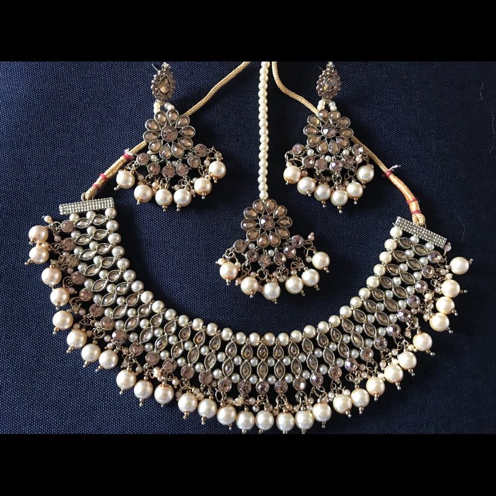 Choker set